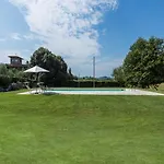 Piandaccoli Vila *